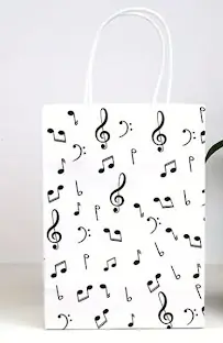 Bílá papírová taška s potiskem not Zlevněný